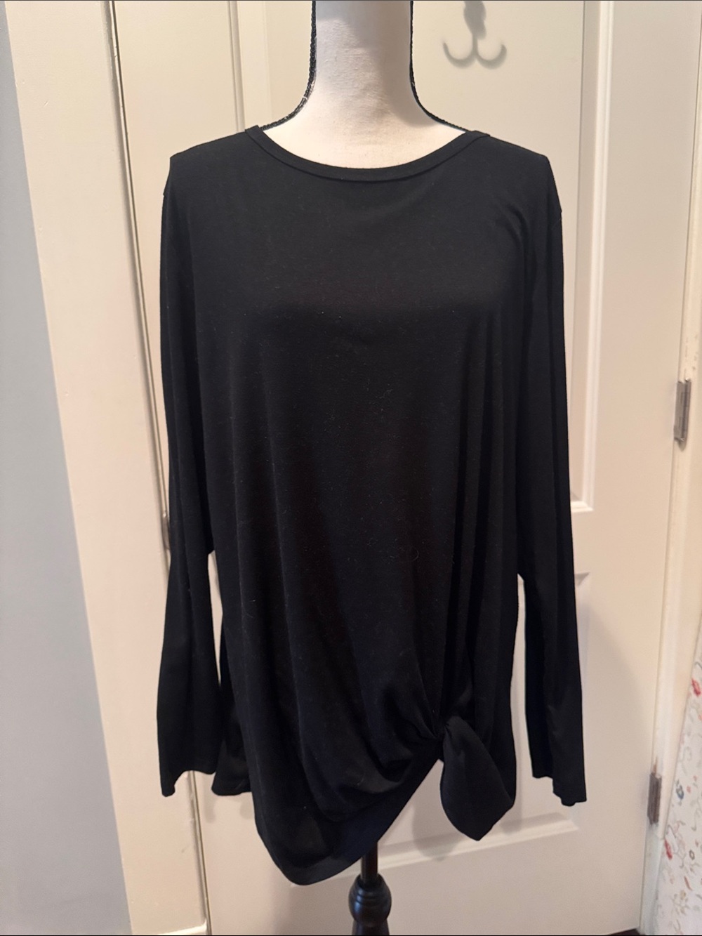 Women’s Black Long-Sleeve Knot-Front Top